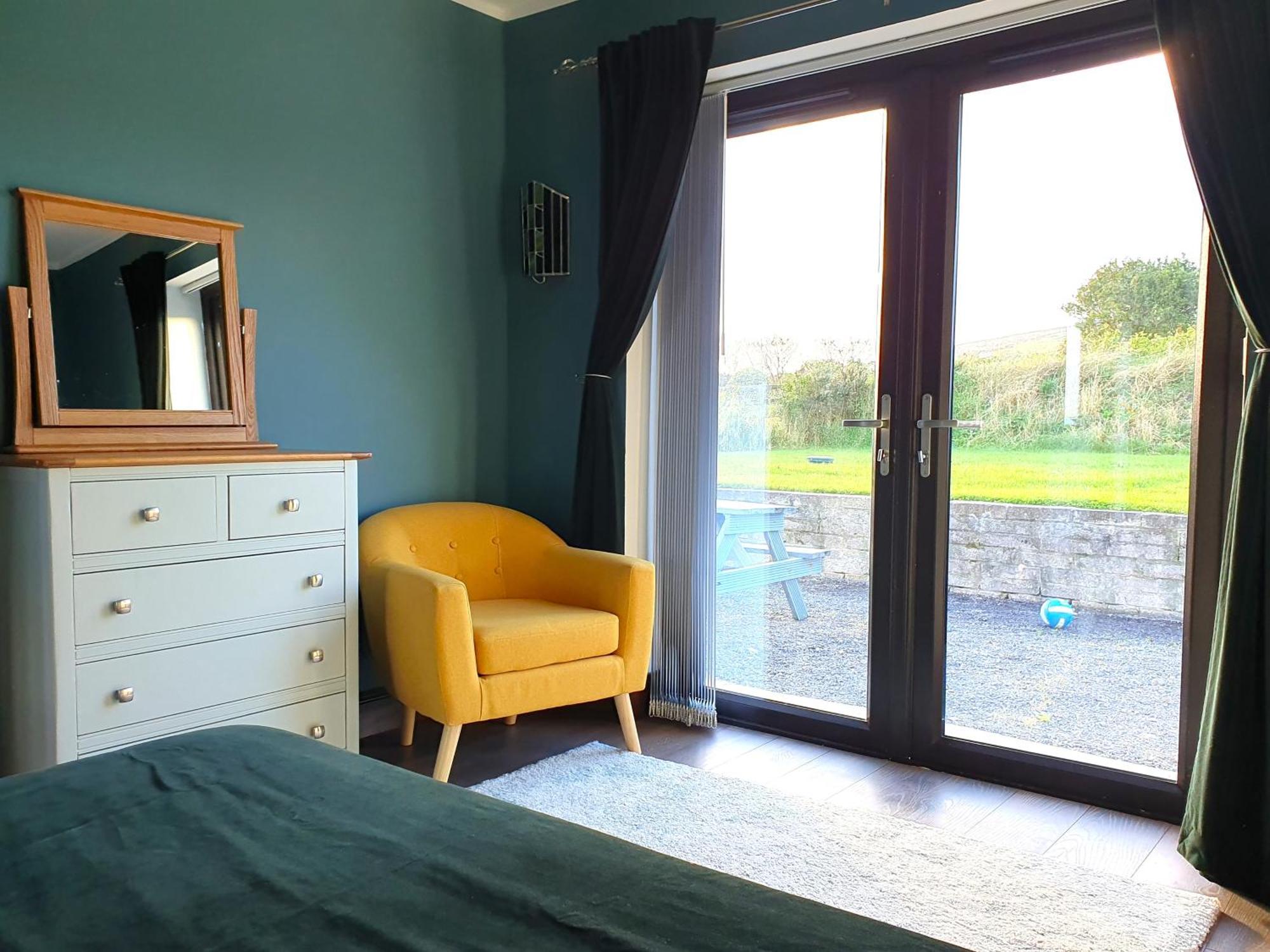 Shore Cottage - Cosy Comfort At The Sea Knights Town Exterior foto